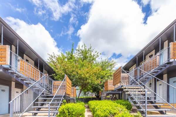 La Madera Apartment Homes apartments in Dallas, TX