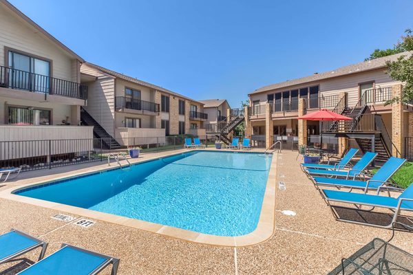 Country Green apartments in Dallas, TX