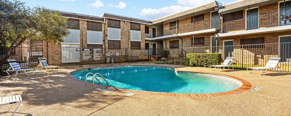 Oakwood Apartments apartments in Dallas, TX