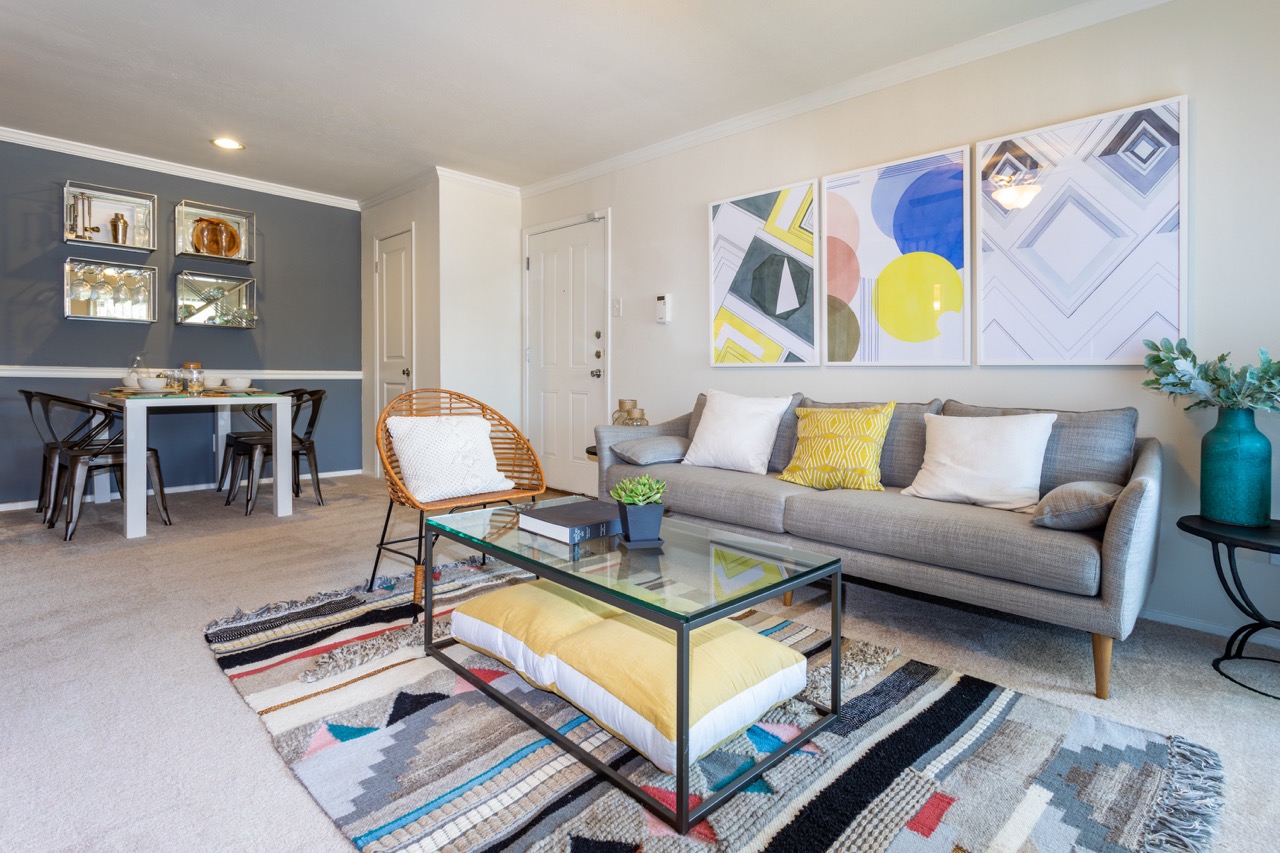 The Village Cliffs apartments in Dallas, TX