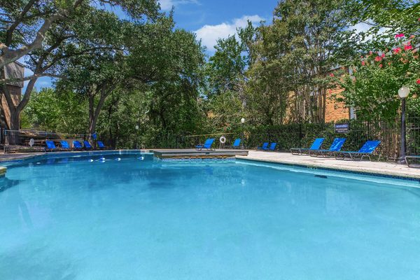Cross Creek apartments in Dallas, TX