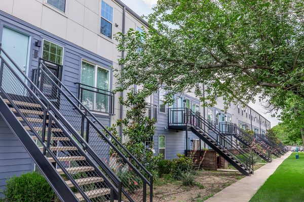 Fisher Trails apartments in Dallas, TX
