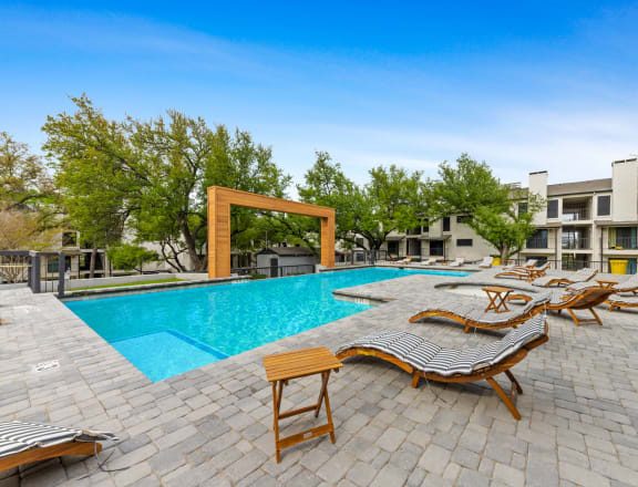 Tides on Park Lane apartments in Dallas, TX