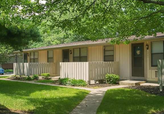 Carleton Court apartments in Ann Arbor, MI