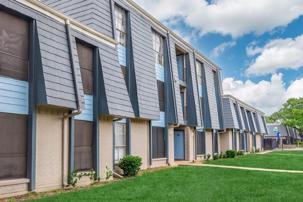 Vista Azul apartments in Dallas, TX