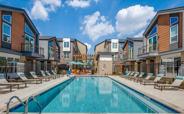 Eastlake Residences apartments in Dallas, TX