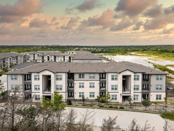 The Ridge at Lancaster apartments in Dallas, TX