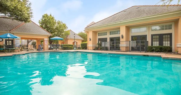 Tuscany at Goldmark apartments in Dallas, TX