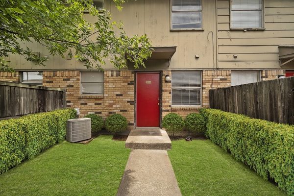 Westwood Townhomes apartments in Duncanville, TX
