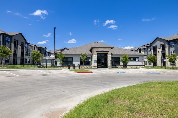 Crossing at Clear Creek apartments
