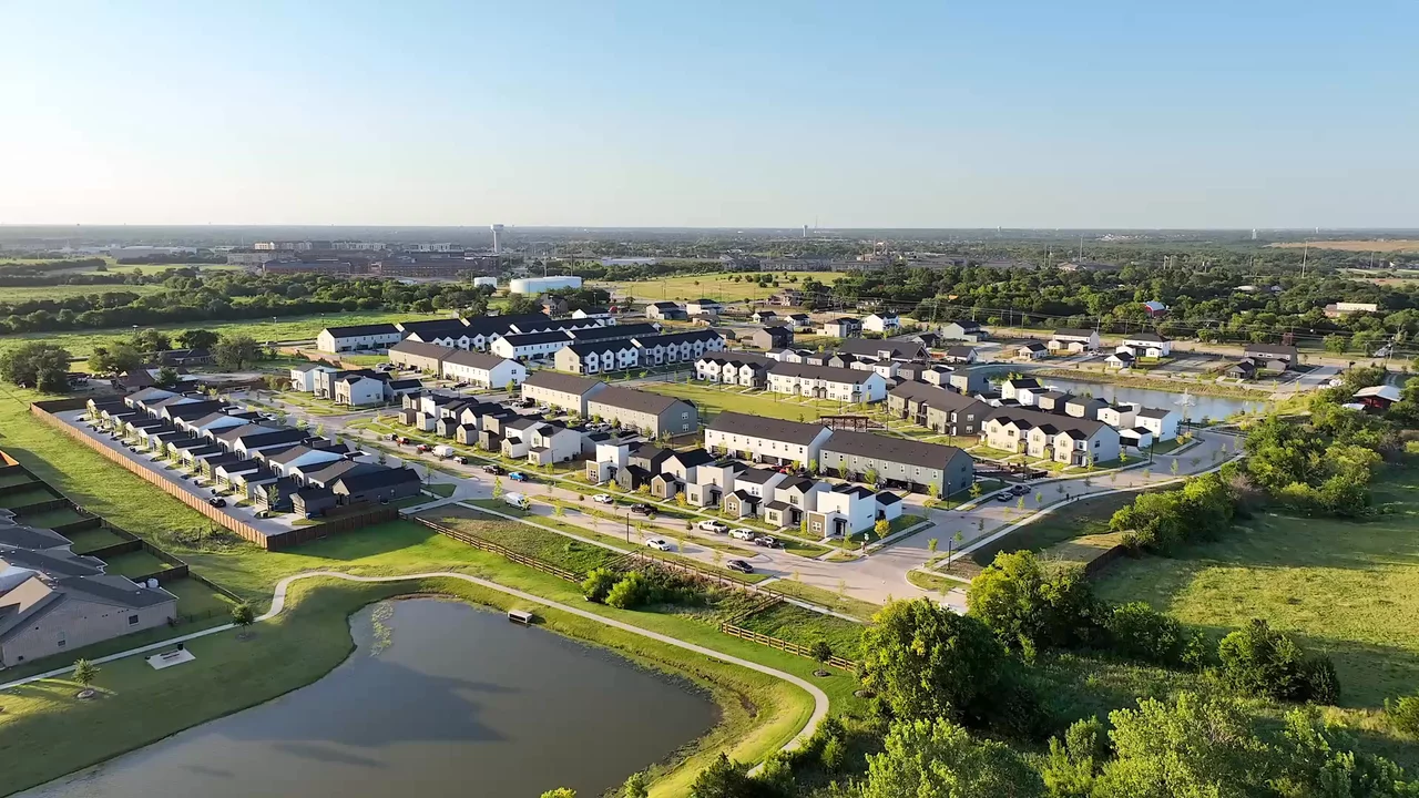 Oxenfree Rowlett apartments in Rowlett, TX