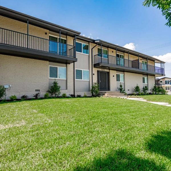 Parkside Green at Bishop Ridge apartments in Dallas, TX