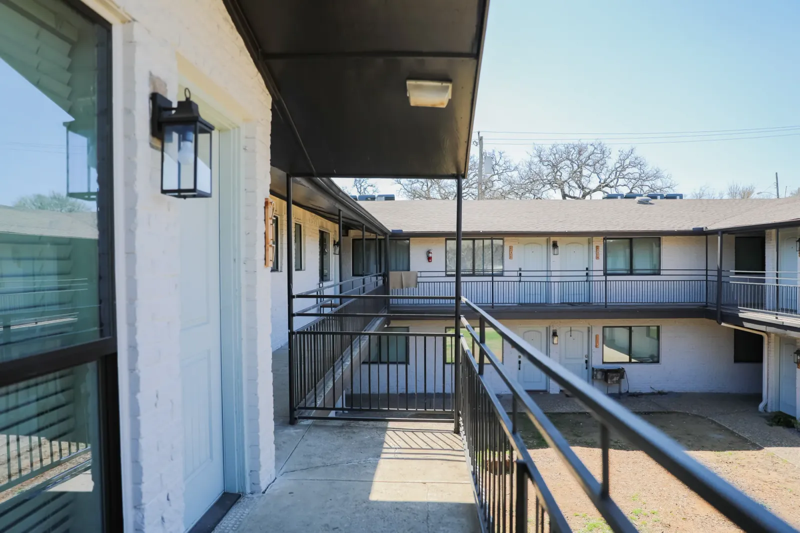 Pavilion at Bishop Ridge apartments in Dallas, TX