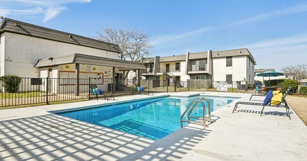 Rock Island Apartments apartments in Irving, TX