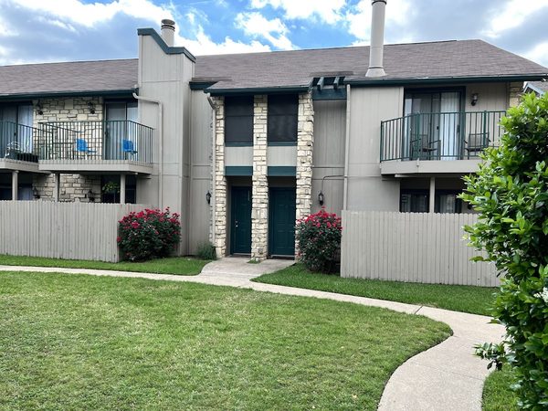 Woodwillow Townhomes apartments