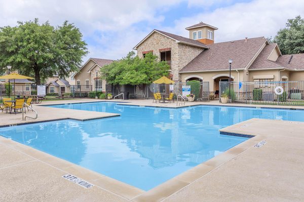 Hickory Trace Townhomes apartments in Dallas, TX
