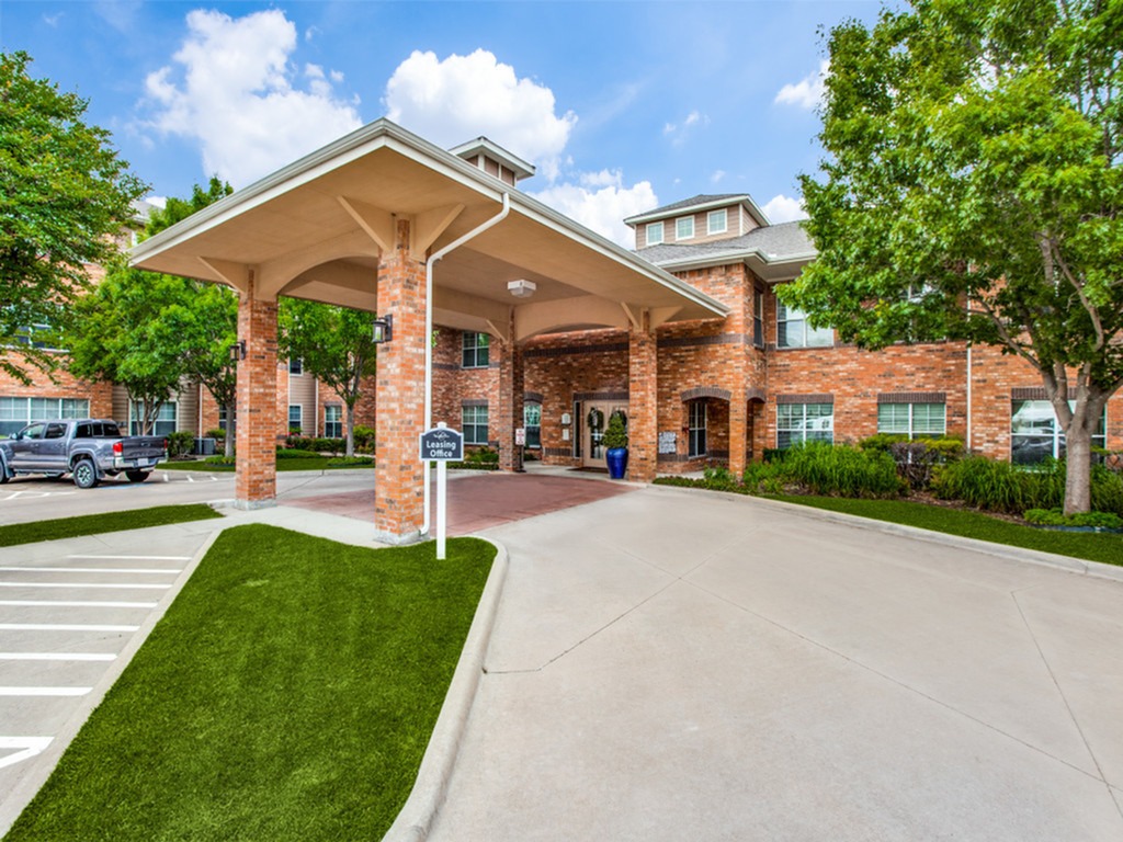 Champions Cove apartments in Duncanville, TX