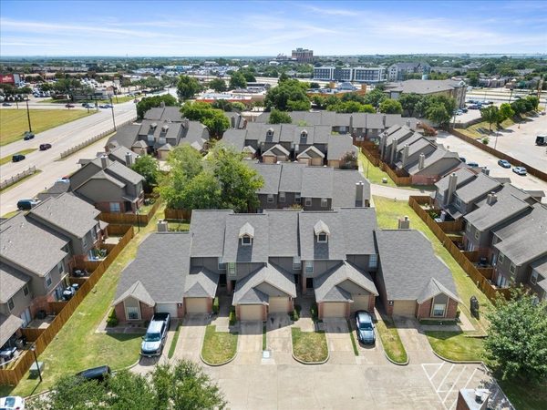 Wexford Townhomes apartments