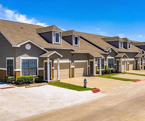 Beckley Townhomes apartments in Dallas, TX