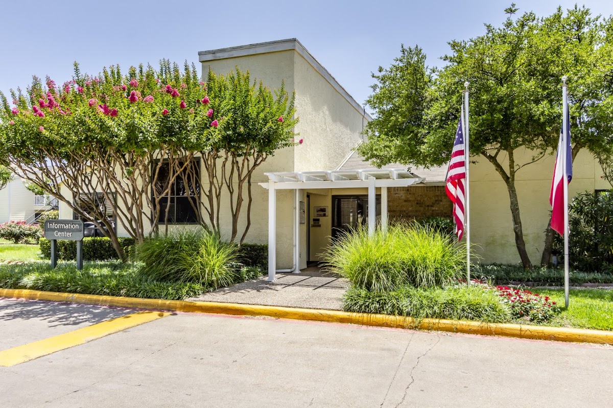 Creekwood Apartments apartments in Desoto, TX