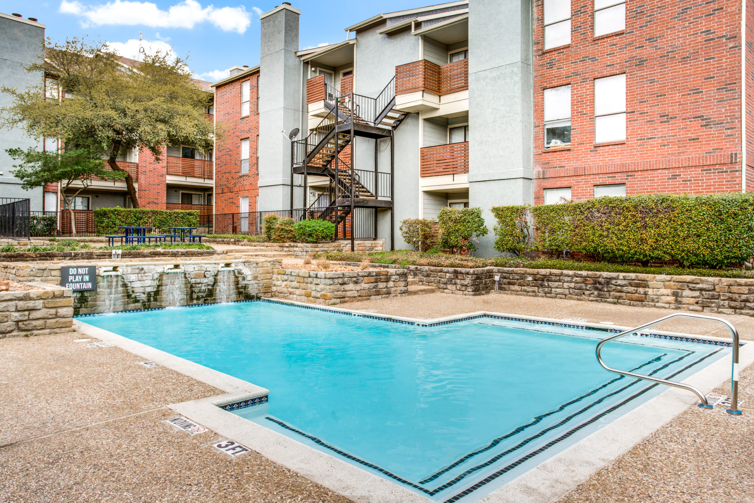 Exchange 7272 apartments in Dallas, TX