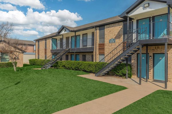 Casa Hills at Collins Park apartments in Arlington, TX