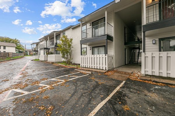 Winding Way Apartments apartments