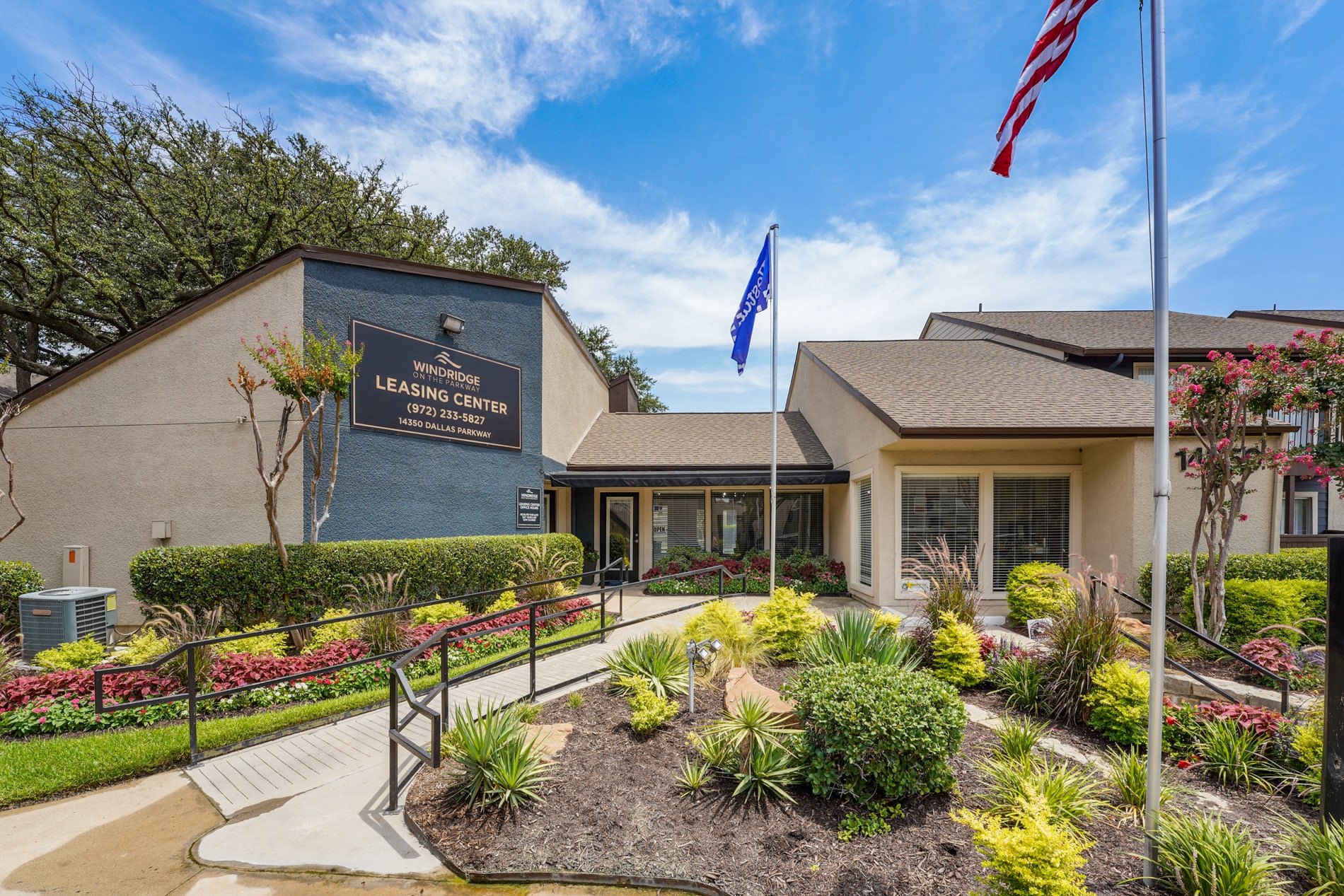 Windridge on the Parkway apartments in Dallas, TX