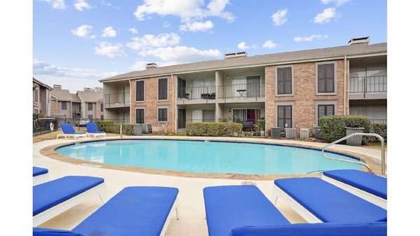 Noel on the Parkway apartments