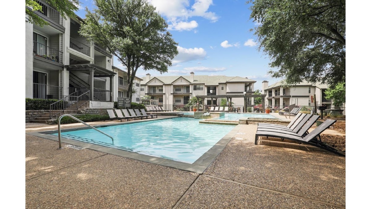 Jefferson Creek apartments in Irving, TX