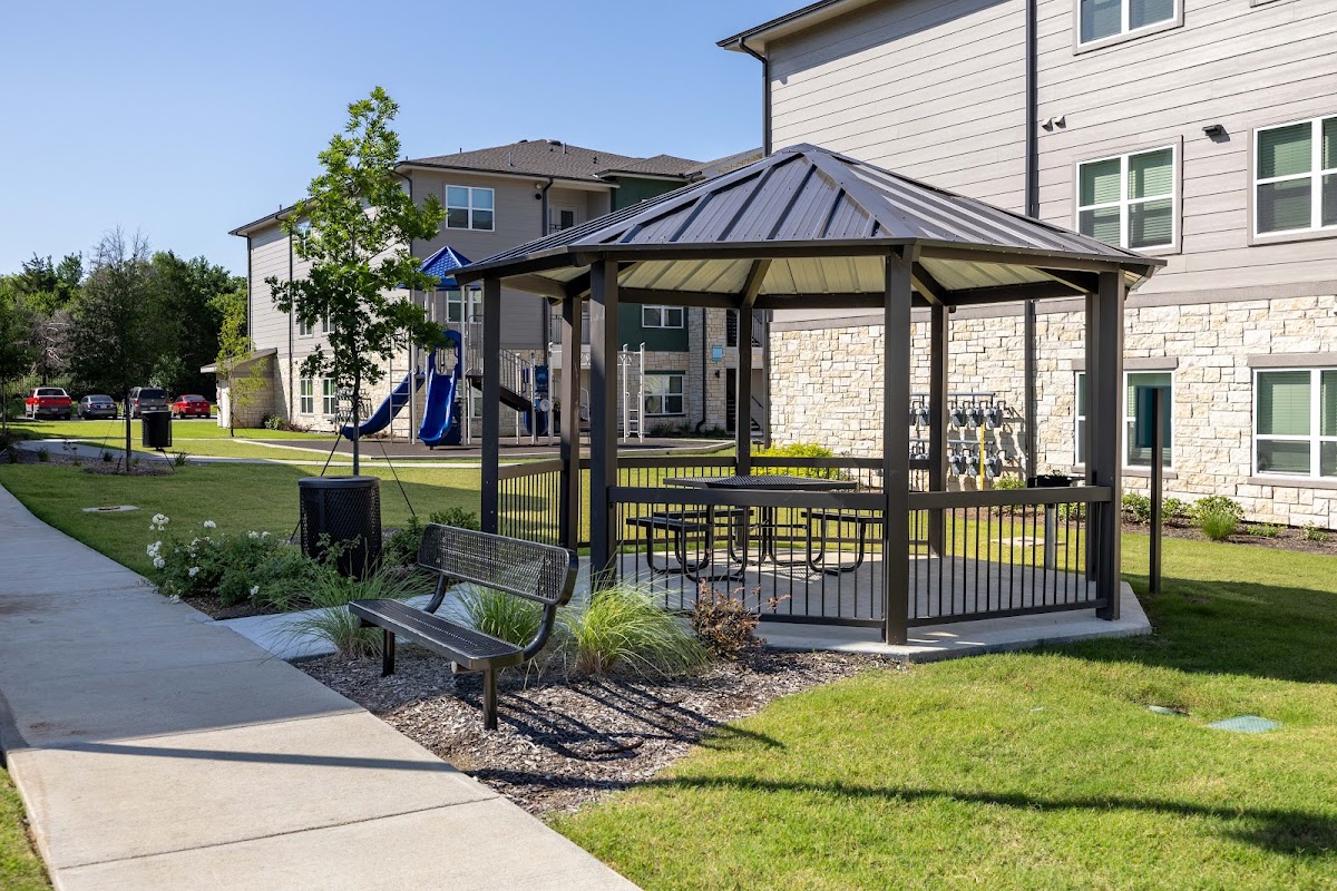 Meadowbrook apartments in Dallas, TX
