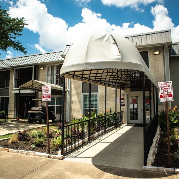 El Rancho Apartments apartments in Dallas, TX