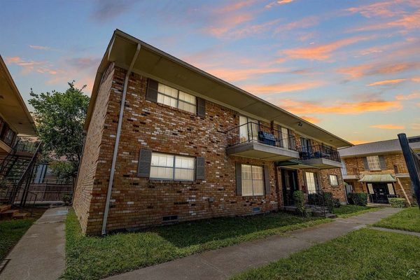 The Burgundy Apartment Homes and Condominiums apartments in Dallas, TX