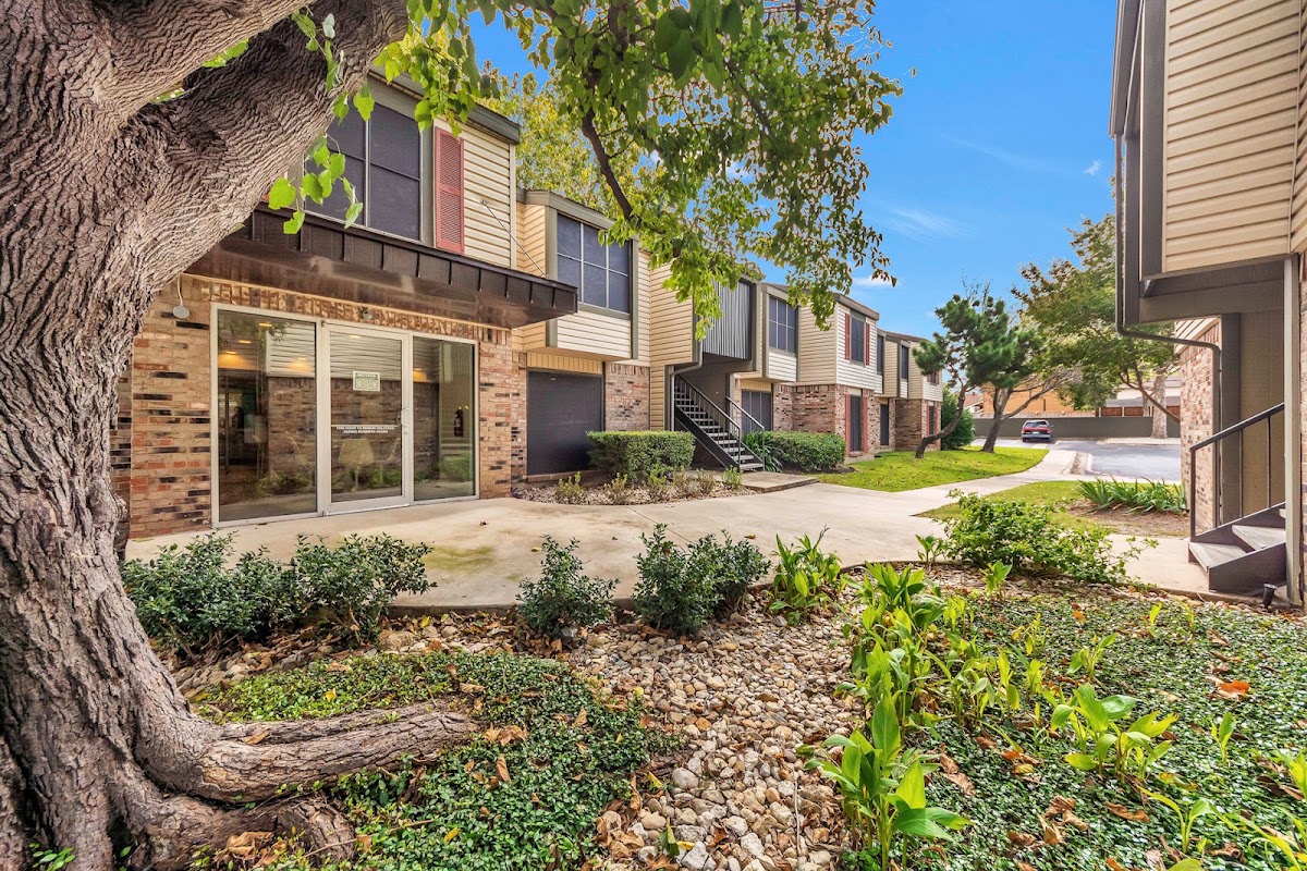 Josey Place Apartments apartments in Carrollton, TX