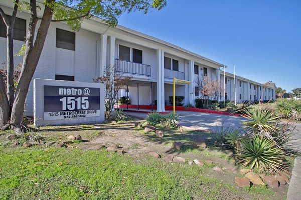 Metro at 1515 apartments in Carrollton, TX