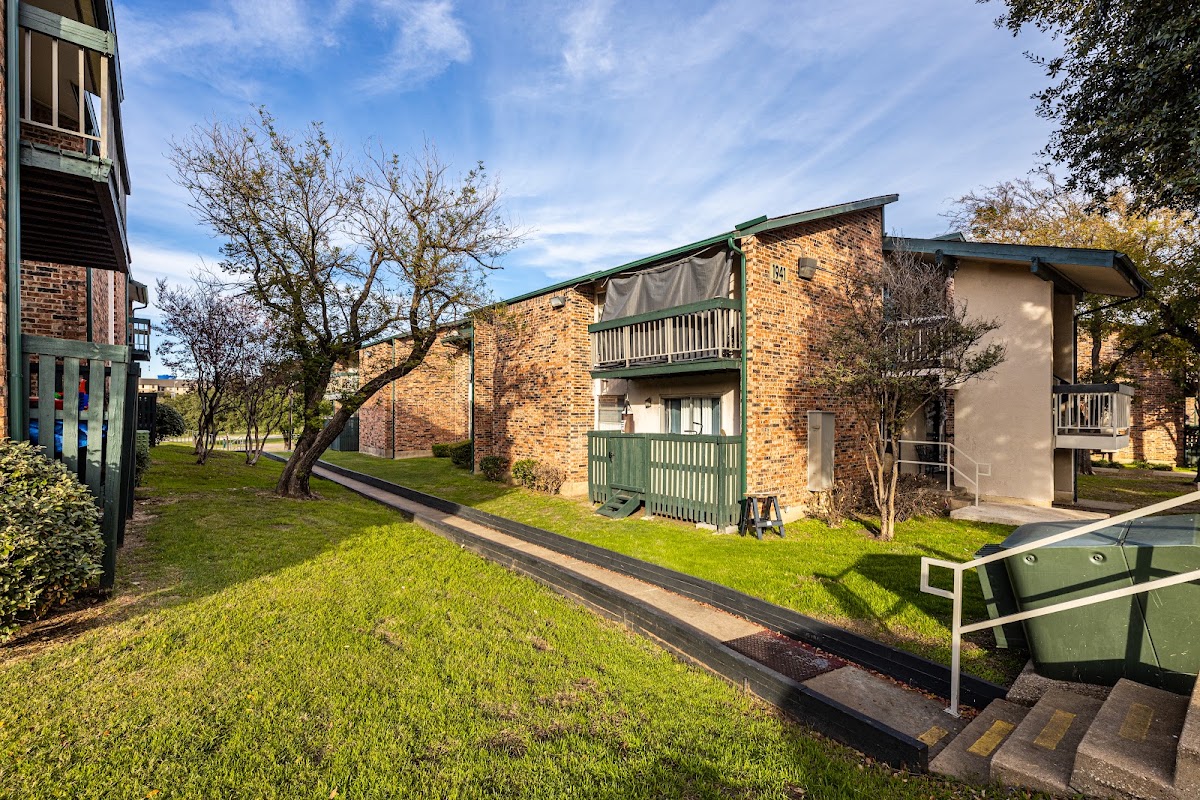 Gardens of Josey Lane Apartments apartments in Carrollton, TX