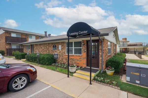 Country Club Apartments apartments in Carrollton, TX