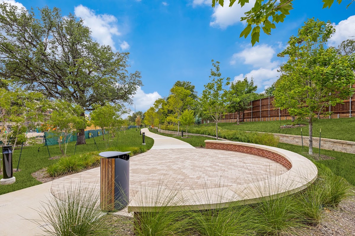 AMLI Treehouse apartments in Addison, TX