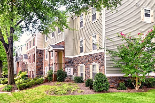 Woodlawn Village Apartments apartments
