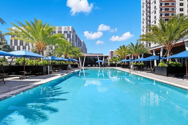 Atlantic Square apartments in Miami, FL