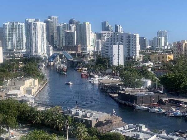 Tuscan View apartments in Miami, FL