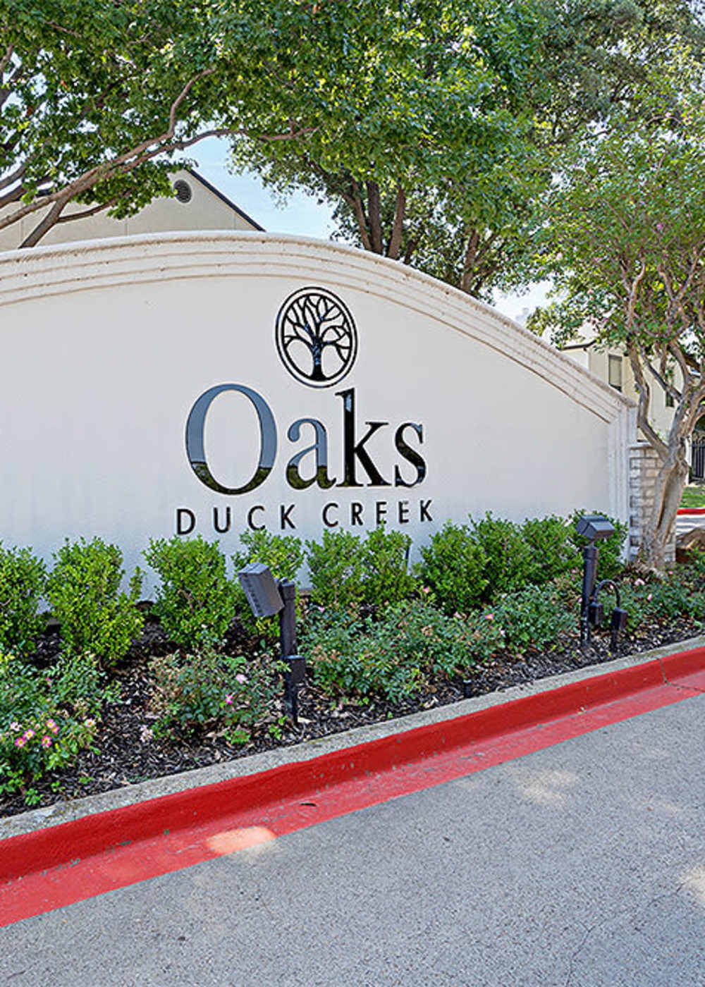 Oaks at Duck Creek apartments in Garland, TX