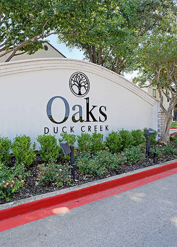 Oaks at Duck Creek apartments in Garland, TX