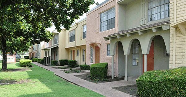 Garland Oaks apartments in Garland, TX