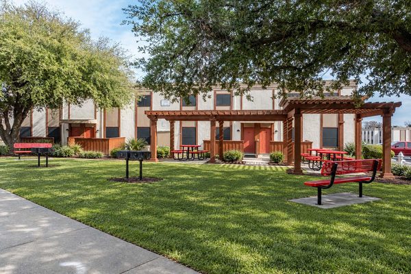 Buena Onda Park Ridge Community apartments