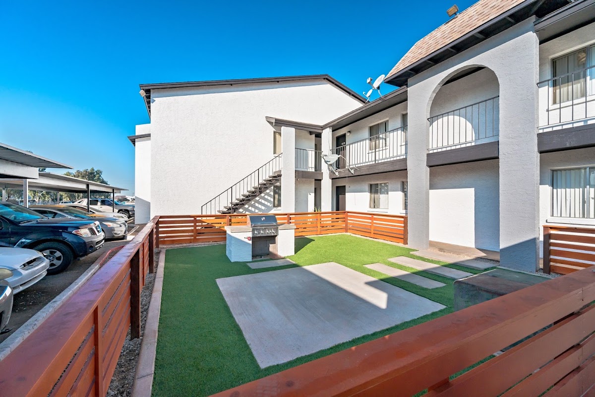 Edge at 65th apartments in Glendale, AZ