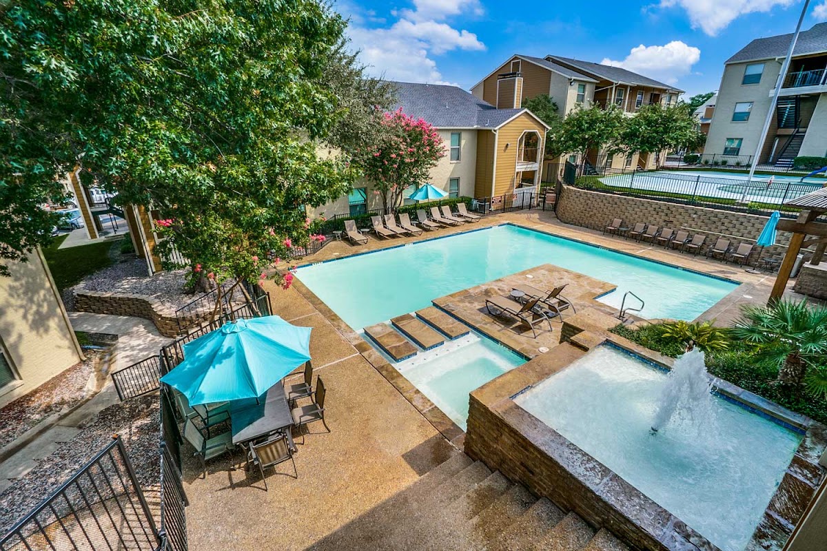 NeuRock at Riviera apartments in Dallas, TX