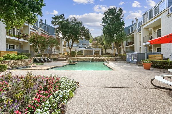 The Retreat at Lake Highlands 📍Visítanos hoy o llama al apartments