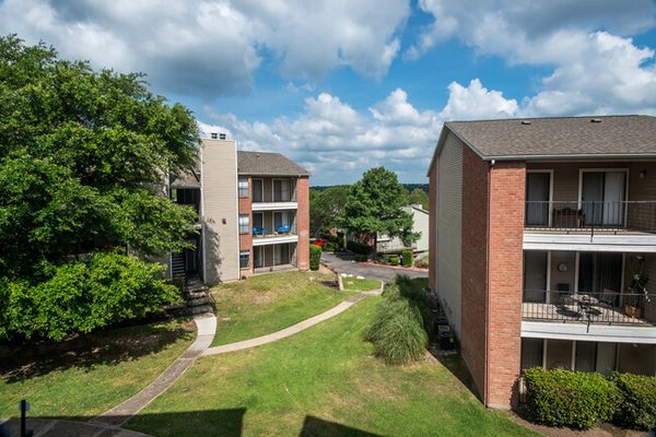 Village Oaks Apartment Homes apartments