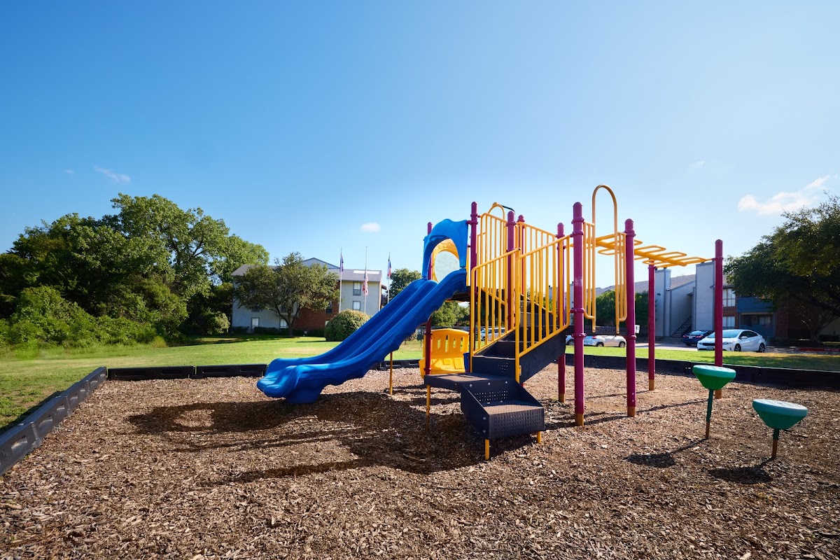 Summerwood Cove apartments in Dallas, TX